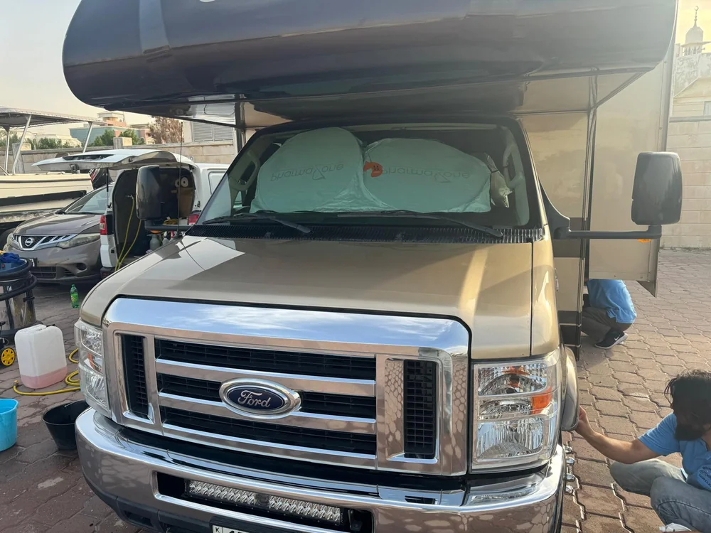 Professional car paint polish and buffing service delivering showroom finish in Kuwait - Posefore