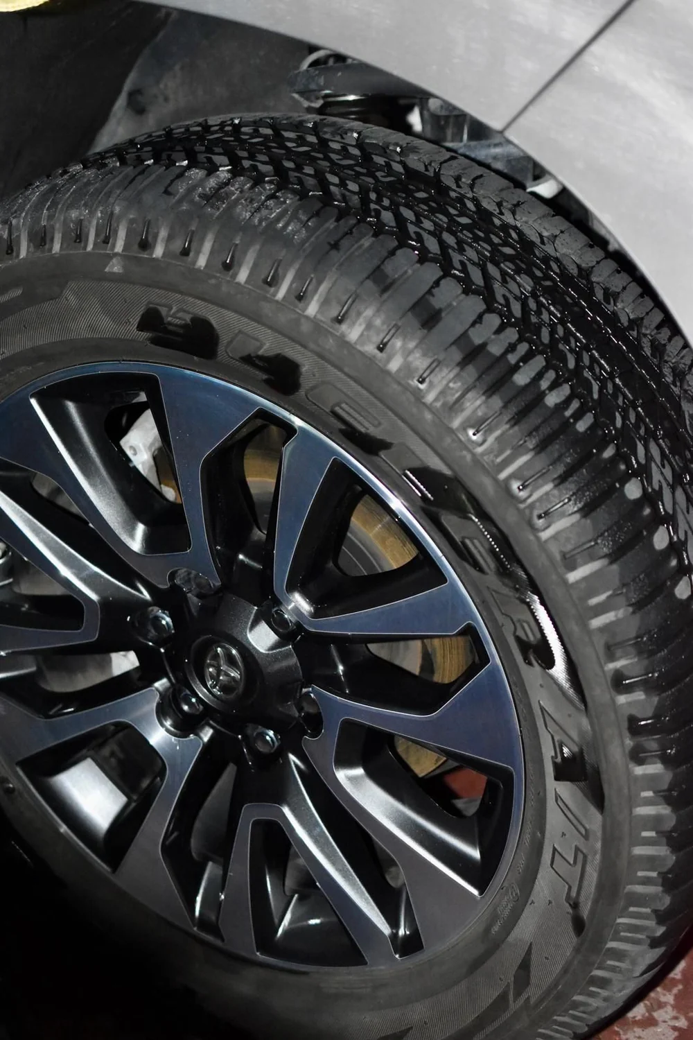 Thorough car interior deep cleaning and detailing service Kuwait - Posefore